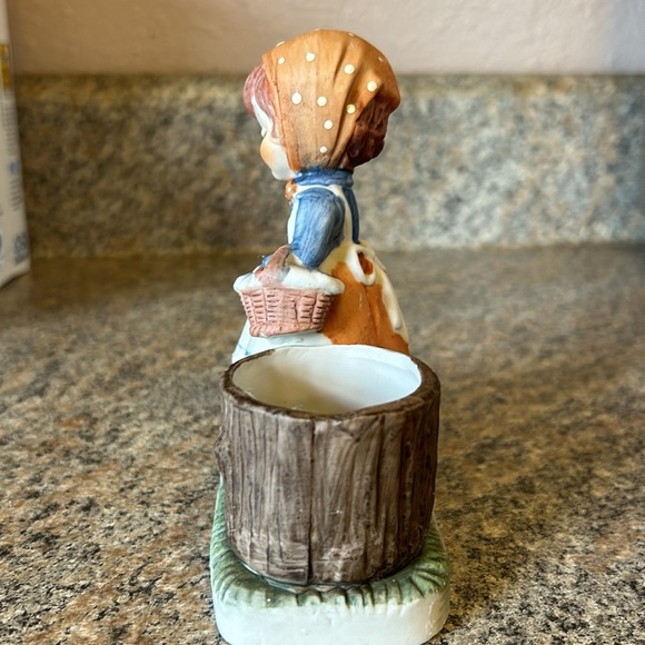 Vintage Verona Vergasi 1979 CMA Girl with a puppy Ceramic Figurine Candle Holder - Picture 6 of 9